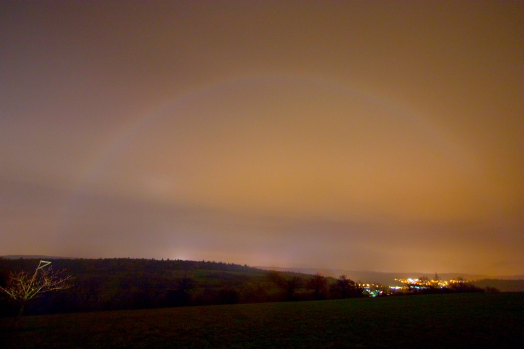 Regenbogen in divergentem Licht 05.11.2012