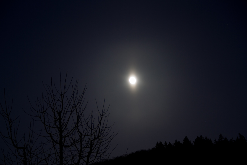 obere und untere Lichtsäule am Mond | 04.03.2015